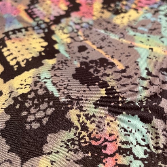 Women's Active Snakeskin Print Workout Leggings - Picture 8 of 8